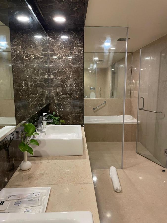 Paradigm Sarovar Portico Kākināda Eksteriør billede