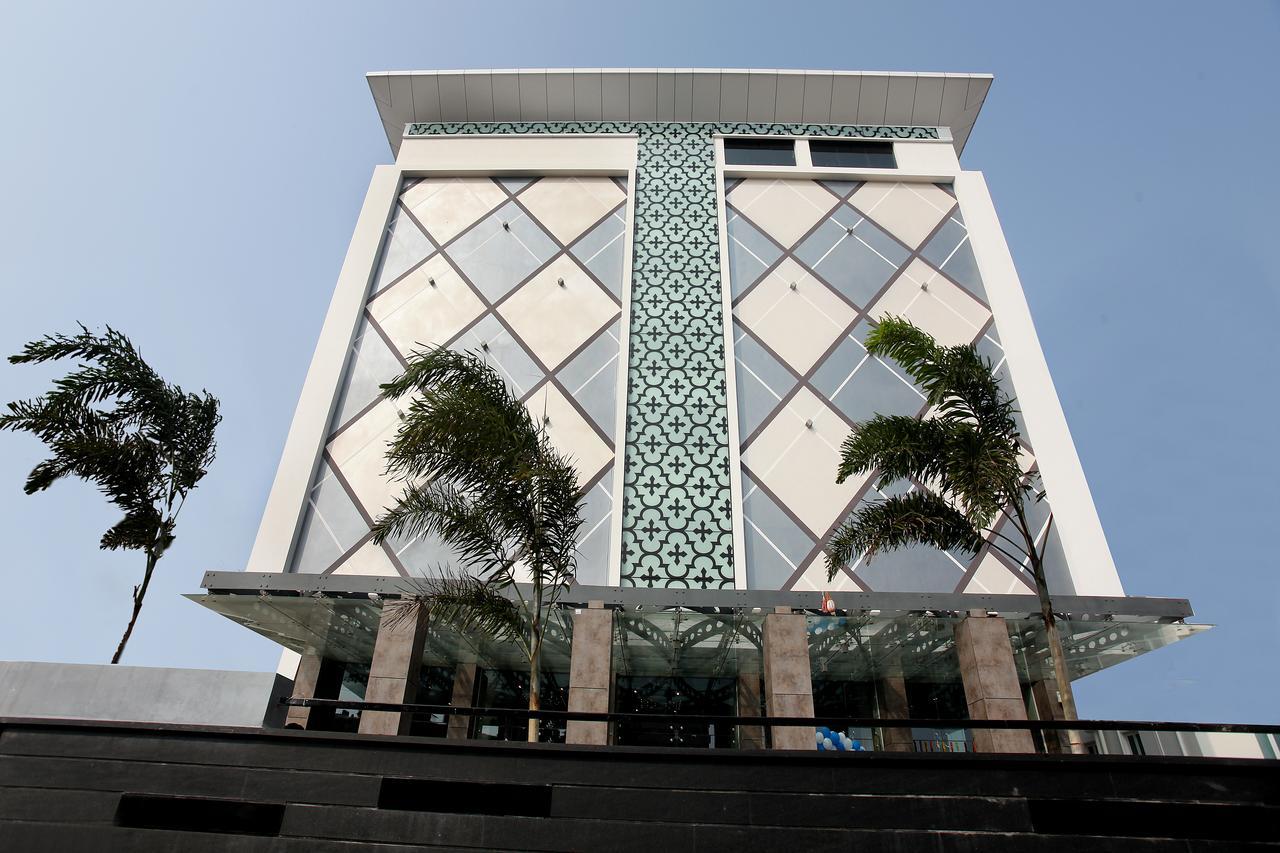 Paradigm Sarovar Portico Kākināda Eksteriør billede