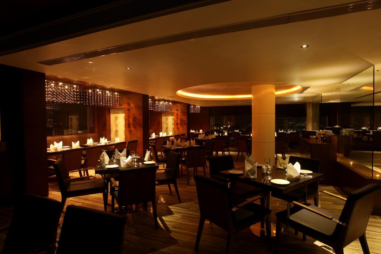Paradigm Sarovar Portico Kākināda Eksteriør billede