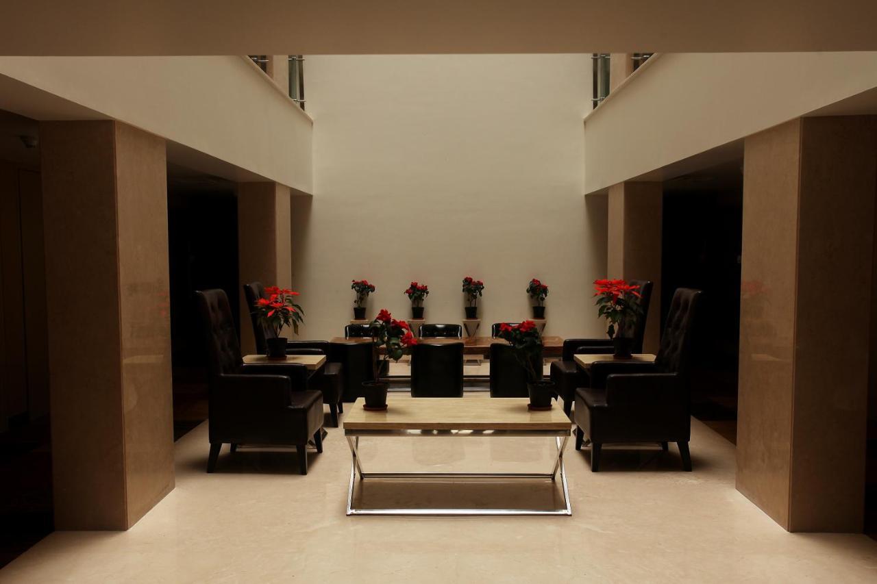 Paradigm Sarovar Portico Kākināda Eksteriør billede